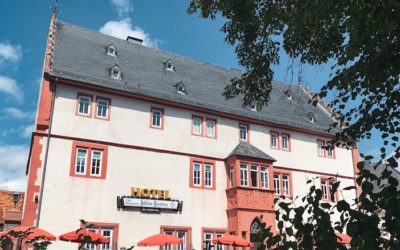 🎙️  Schloss Ysenburg: was man von einem traditionellen Hotel im Generationenwechsel lernen kann.